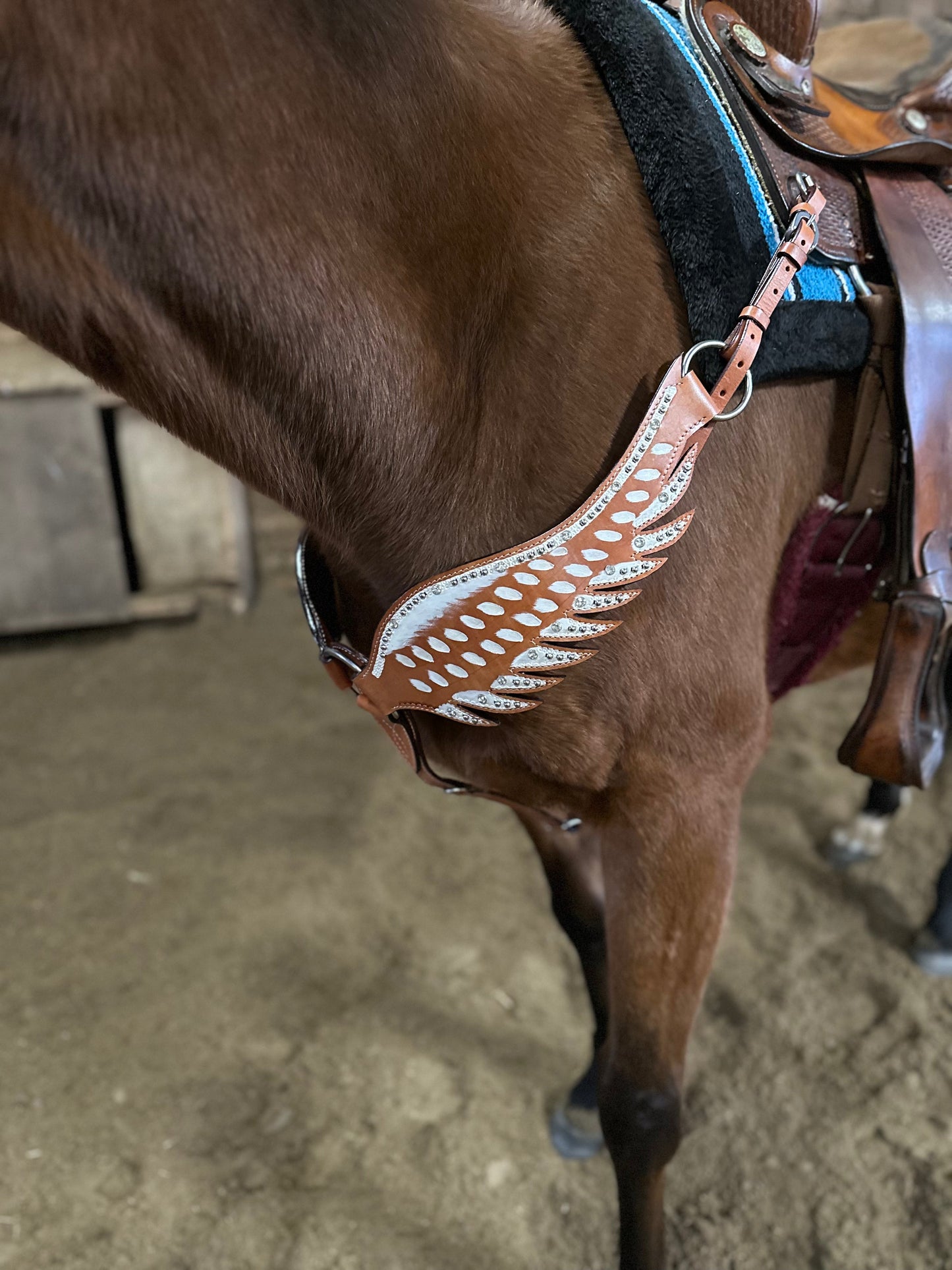 Wings Show Western-Kopfstück, Set aus Vorderzeug und Trense, weiß mit Strass, in Flügelform